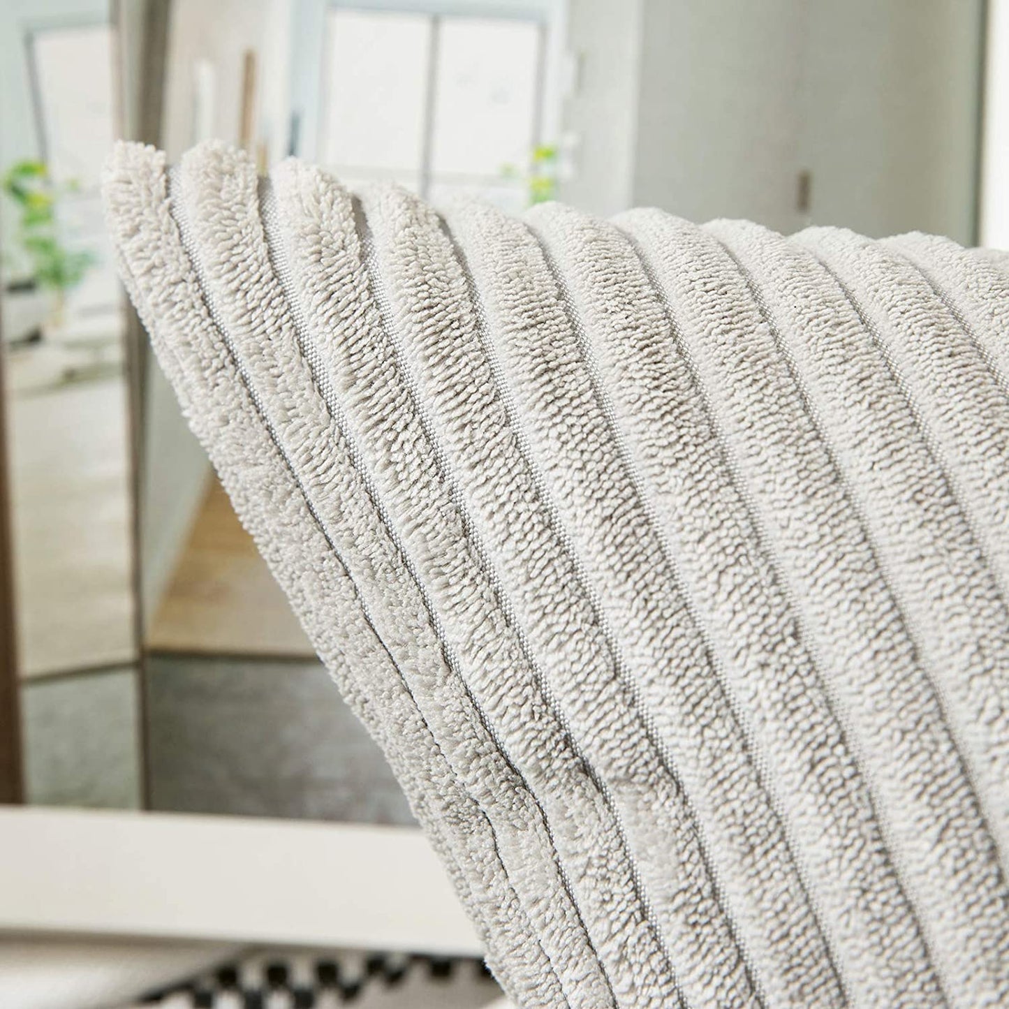 Funda de Cojines de Pana a Rayas Funda de Almohada Cuadrado Suave Decoración Moderna para Sofá Silla Habitación Cama Salón 45x45cm Gris